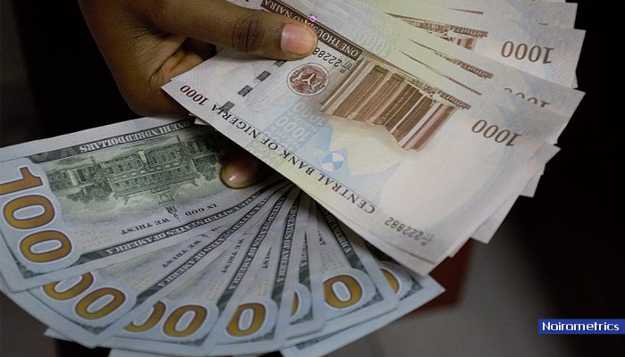 Naira-Dollars, Exchange rate falls at black market as forex liquidity declines by 89.8%