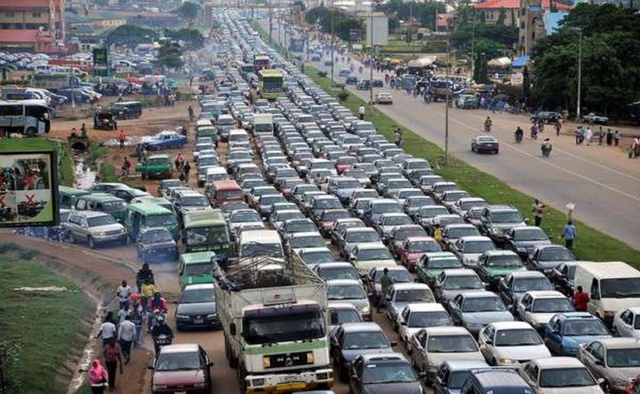 Anger as Lagos closes roads to welcome President Buhari