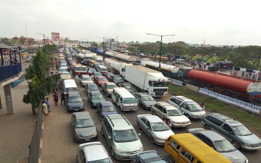Panic over gas leakage in Magboro area on Lagos-Ibadan expressway, FRSC blames Lagos-Ibadan gridlock on Christmas, trading activities