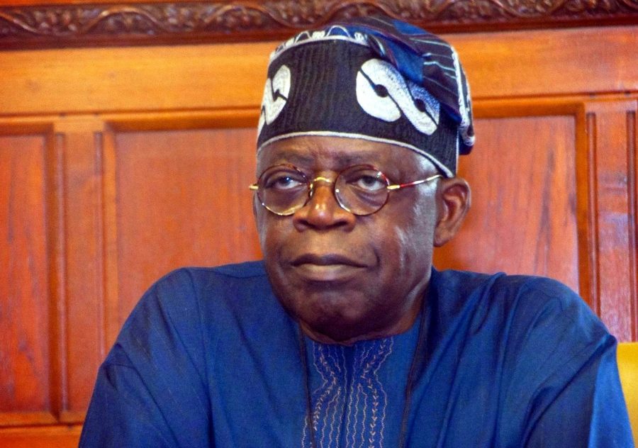 Tinubu se rend en France après avoir rencontré le président Buhari