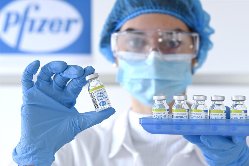 Pfizer's COVID-19 vaccines expected to generate $15 billion in 2021 |  Nairametrics