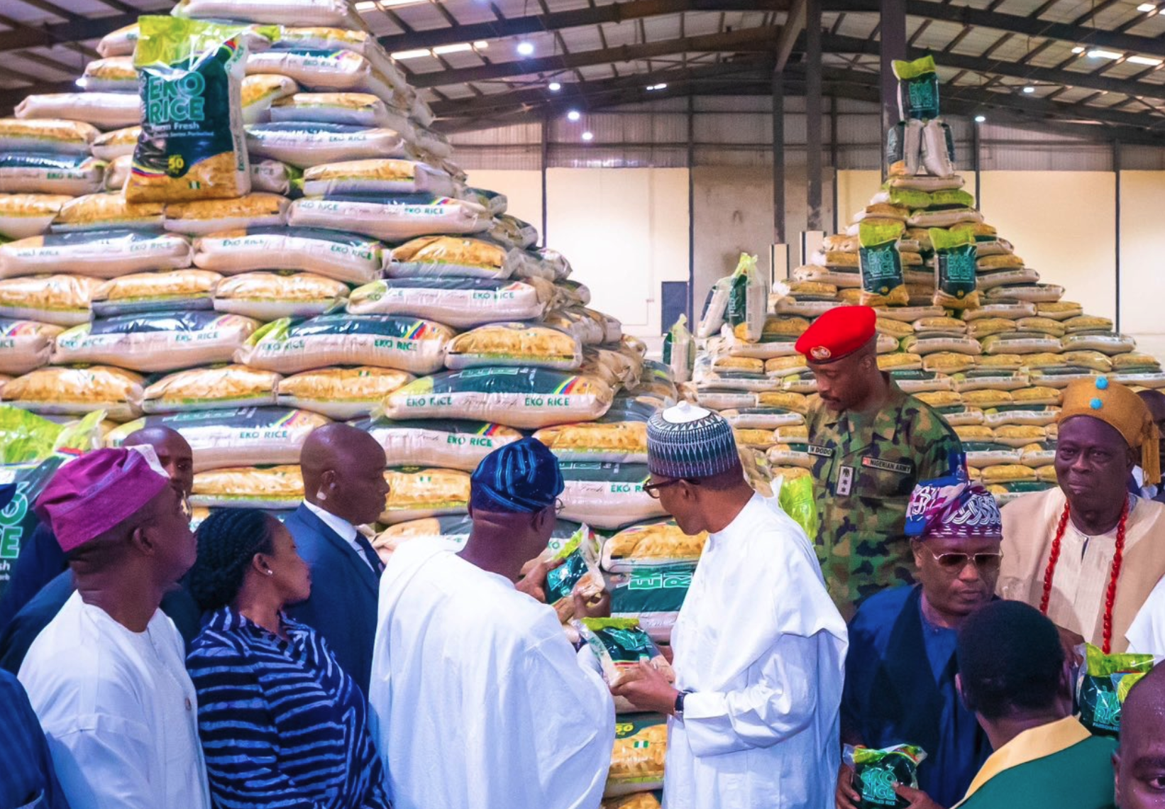 Buhari in Imota Rice Mill