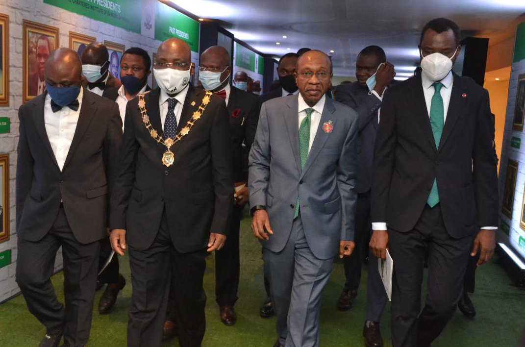CBN Governor, Godwin Emefiele walking with executives of the CIBN. Source: CIBN
