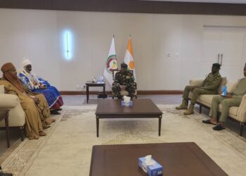 Former Emir of Kano meets Nigér Junta leader 