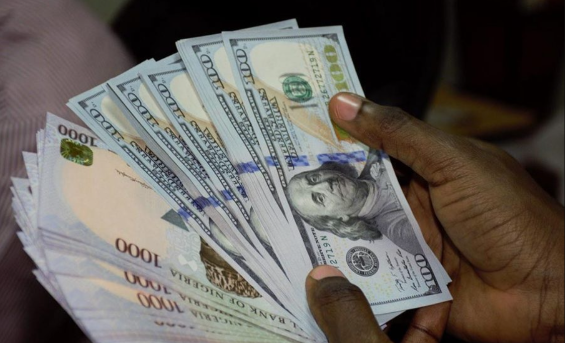 Nigerian Naira Slides Further to N930/$1 as Dollar Scarcity Intensifies