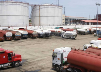 #EndSARS: IPMAN warns of looming fuel scarcity across the country, Update: Fuel scarcity looms as NUPENG directs Tanker drivers to withdraw services in Lagos