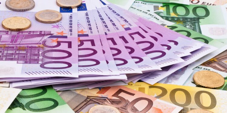 BREAKING: Naira hits record low of N1960 /EUR1 at the black market