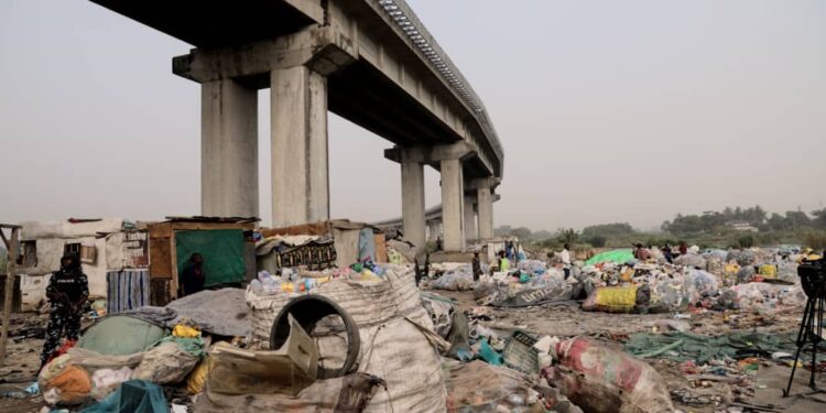 Lagos Govt begins removal of under-bridge shanty dwellers after five days notice lapse