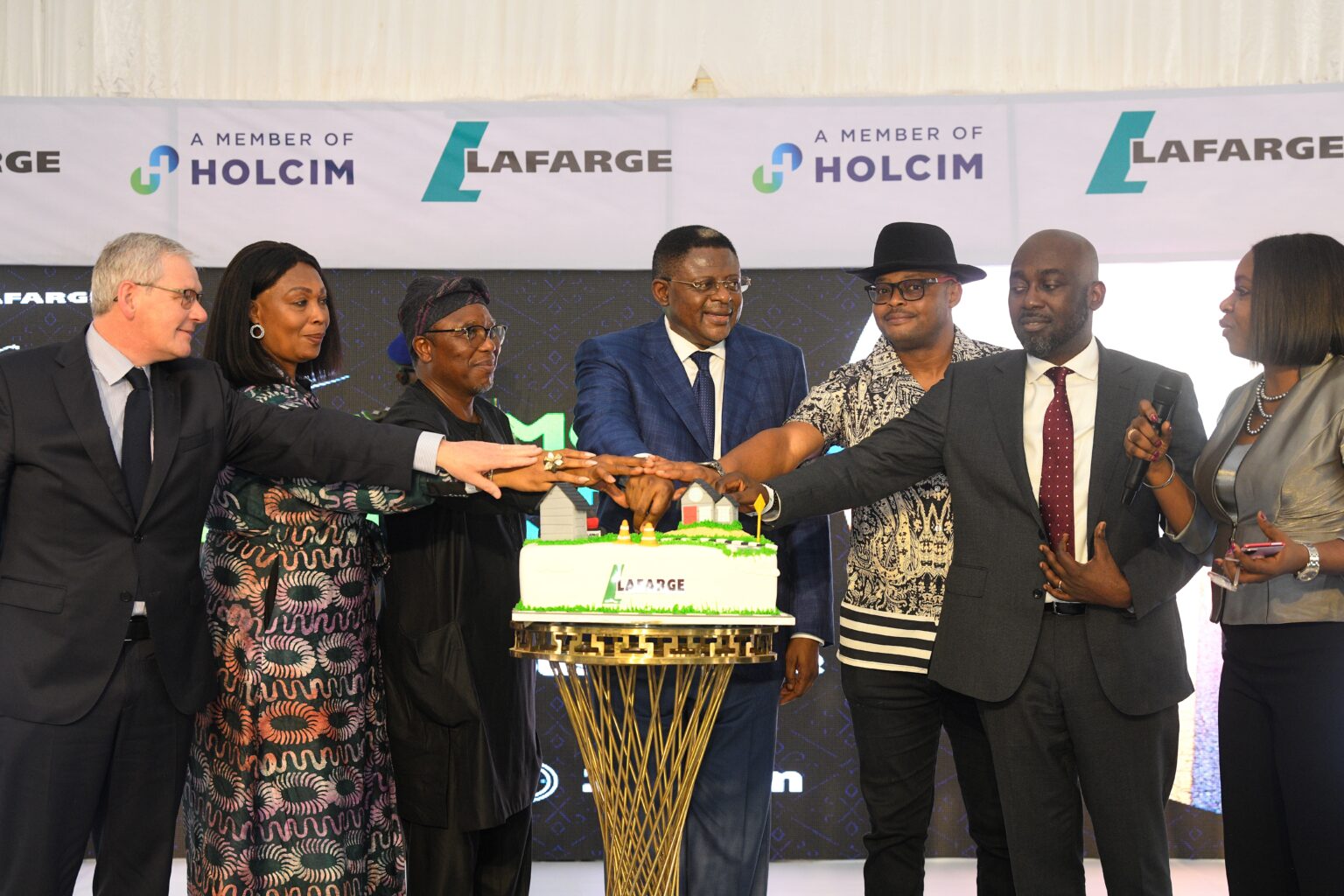 lafarge-africa-commissions-20km-evacuation-road-in-mfamosing-cross