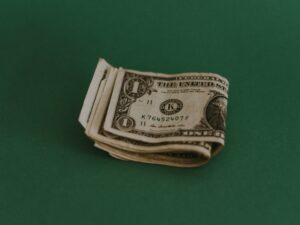 Naira falls to intra-day high N1,515/$1 in official market, worst in 6 weeks