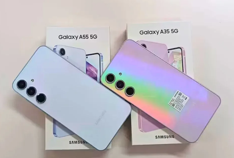 Vue arrière du Samsung Galaxy A55 5G et du Samsung Galaxy A35 5G