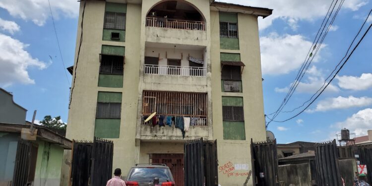 Lagos govt evacuates occupants from distressed buildings in Surulere and Apapa 