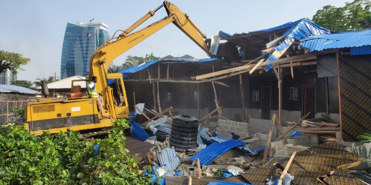 Lagos govt commences demolition of shanties, illegal structures on Bourdillon Road, Ikoyi 