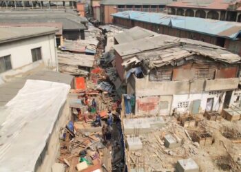 Lagos govt begins demolition of structures erected on drainage setbacks on Lagos Island 