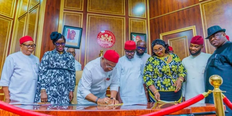 Imo Governor, Hope Uzodimma signs N807 billion 2025 budget into law 