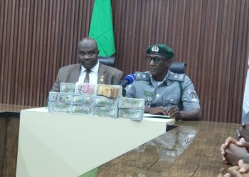 EFCC begins probe after Customs arrests man with undeclared $420,900, £5,825 at Kano airport