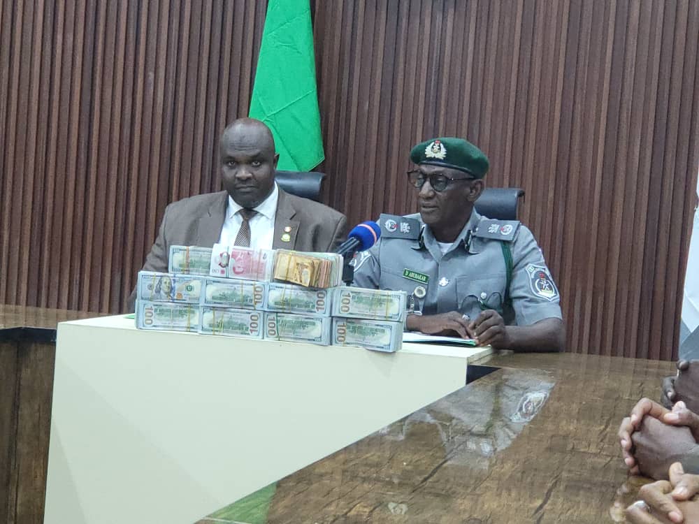 EFCC begins probe after Customs arrests man with undeclared $420,900, £5,825 at Kano airport