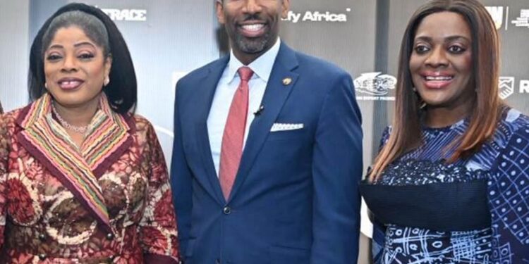 Mayor of Atlanta applauds Fidelity FNITCC Conference