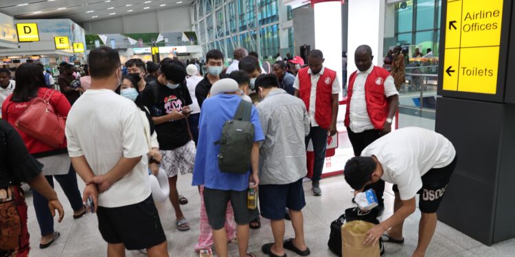 EFCC, NIS deport 192 foreigners convicted for cyber-terrorism in Lagos 