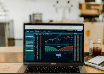 Why rising volume on small candles often signals a reversal in forex trading 