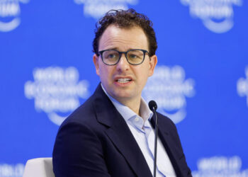 Anthropic CEO: AI will replace most entry-level jobs in 5 years