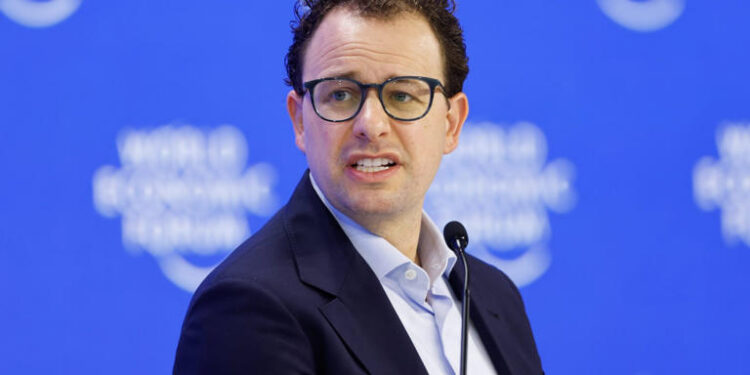 Anthropic CEO: AI will replace most entry-level jobs in 5 years